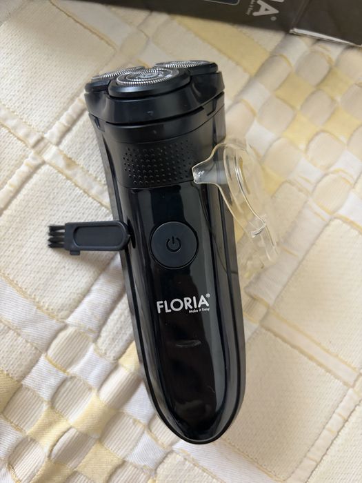 Aparat de ras electric FLORIA – 3 capete rotative – în cutie