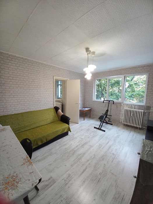 Închiriez apartament cu 2 camere