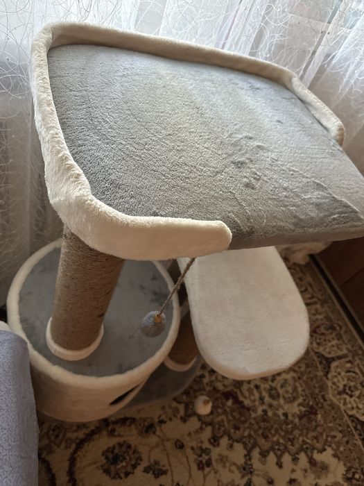 Продается домик+ когтеточка для кошек