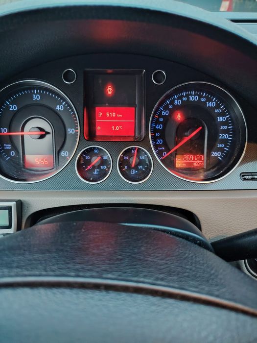 Vând Volkswagen Passat B6