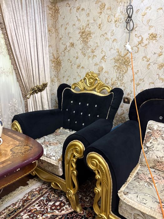 Элитный диван  в классическом стиле