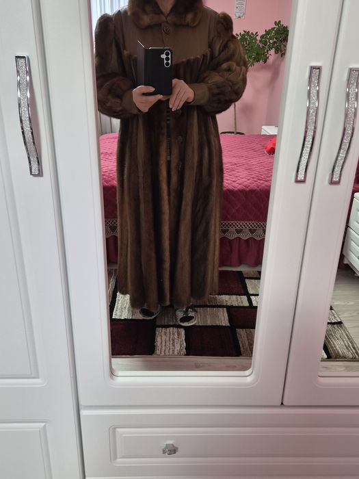 Vând haină lungă de nurcă