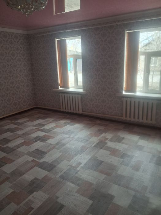 Жалға 4 бөлмелі үй беріледі