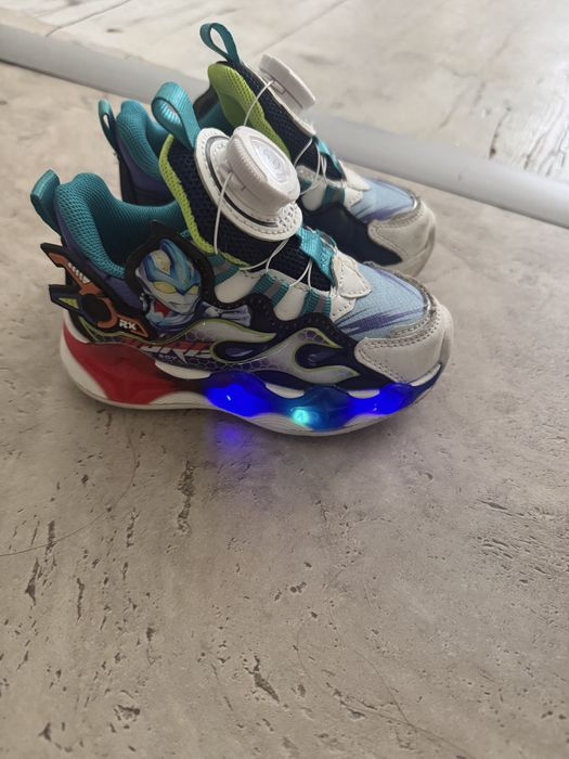 Сметещи маратонки сонис