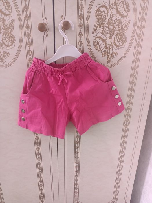 Қыз баланың киімдері сатылады