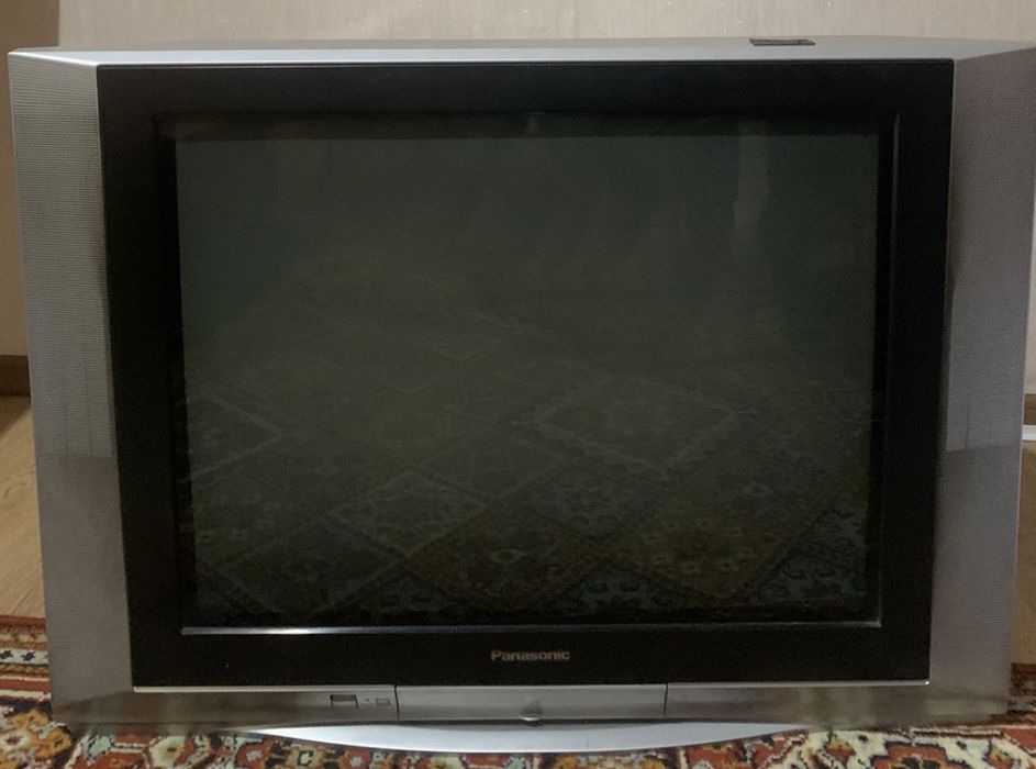 Стенка СССР, стол раскладной, телевизор