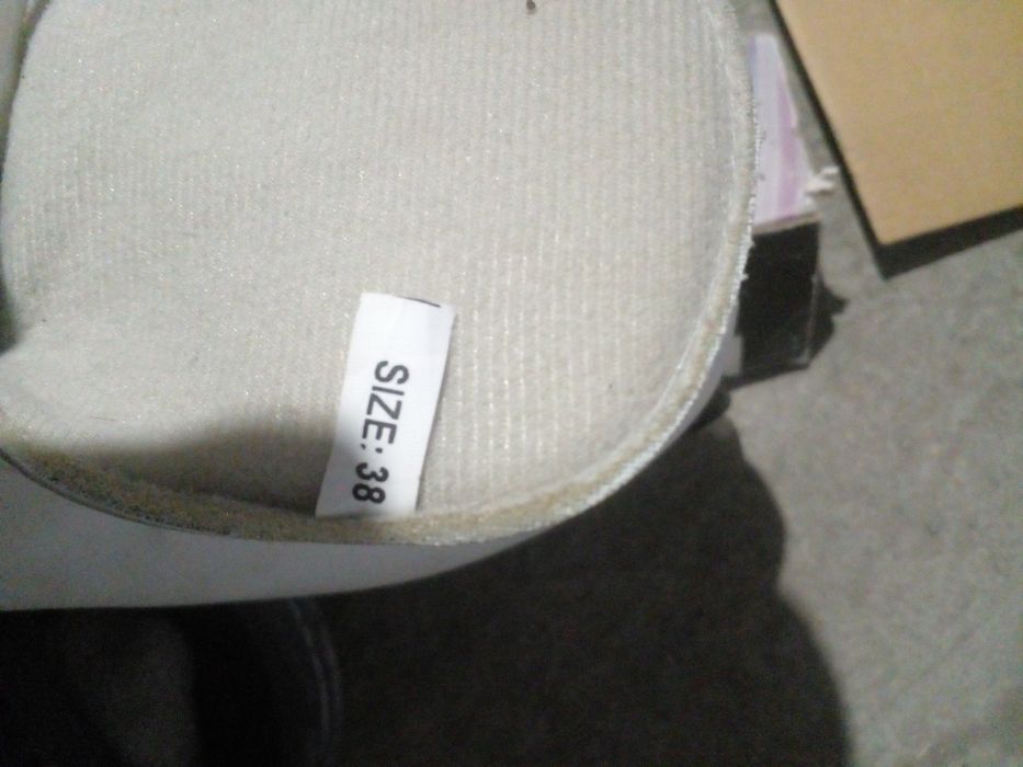 Продам Коньки новые38