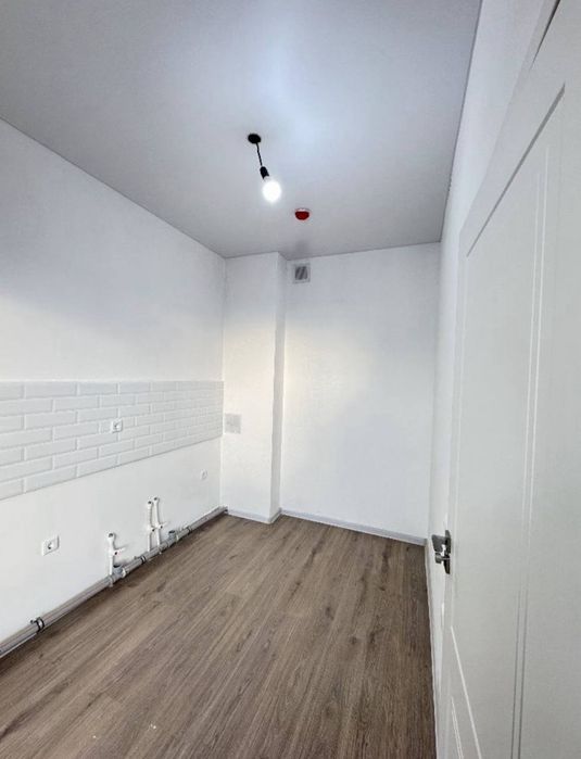 Срочно! Новостройка на Яшнабад -Узбум 1/9/16  общ пл 30м,балкон есть