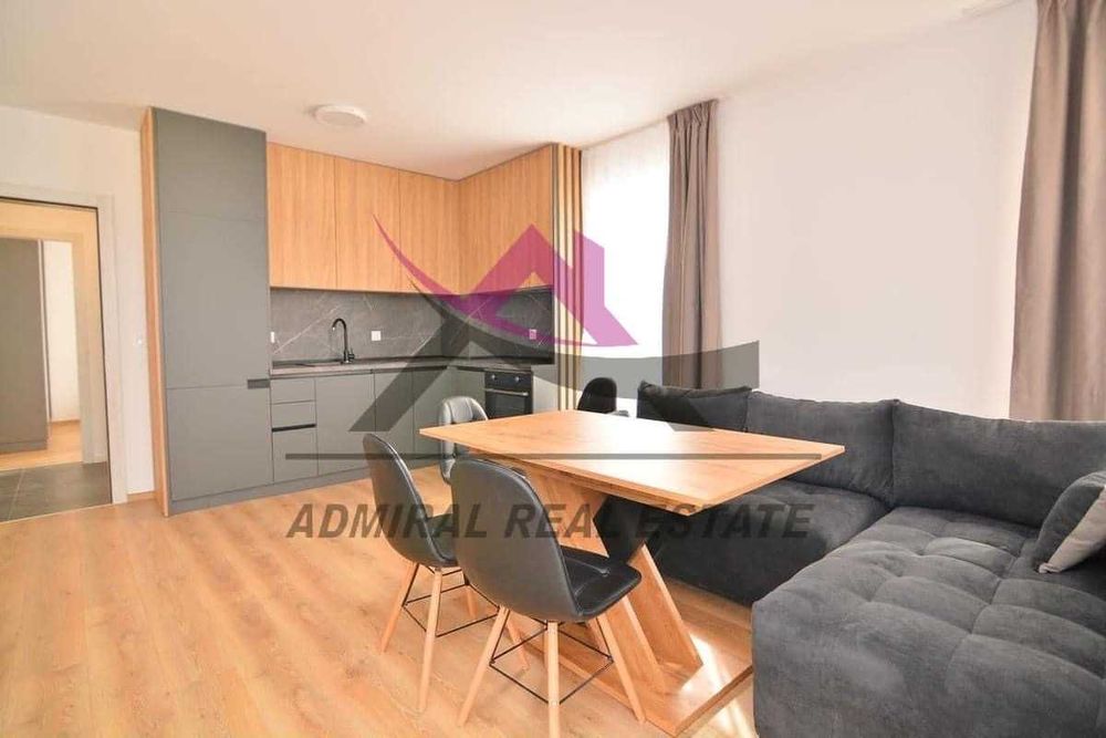 Продава се Тристаен апартамент в Варна, Изгрев - 80 кв.м за 1688 €/кв.м - Снимка #2