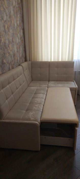 Кухонный уголок и стол