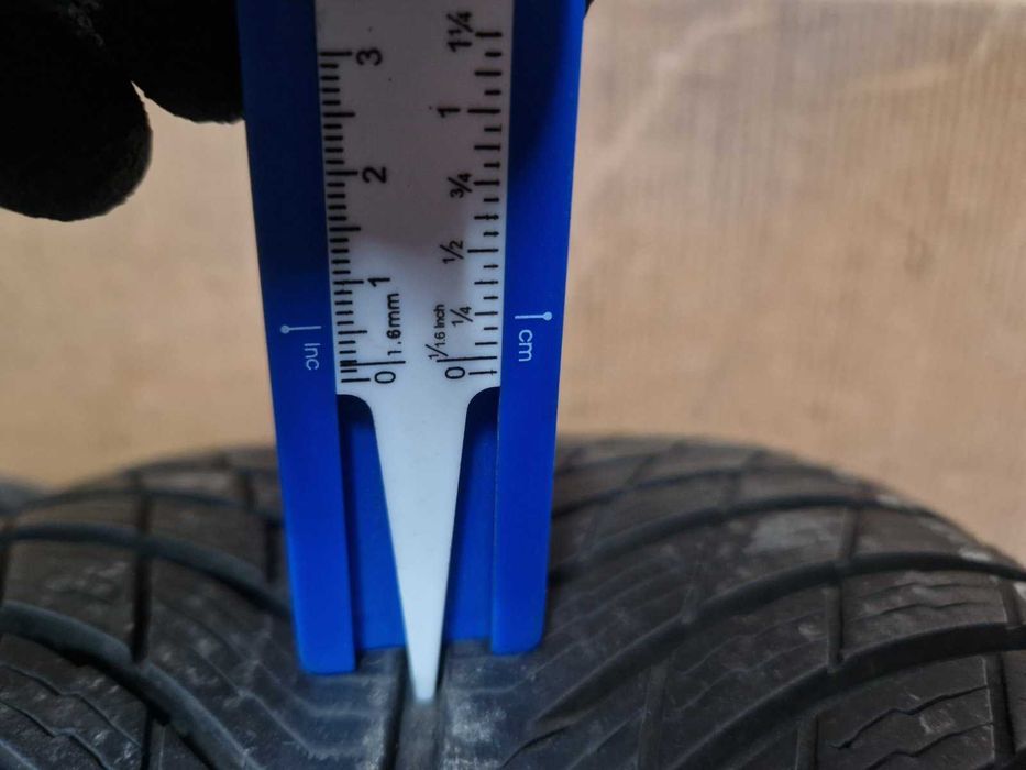 2 Michelin R19 245/50
зимни гуми
DOT4318