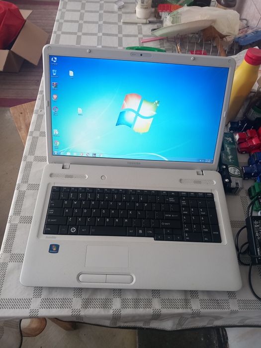 Laptop Toshiba 17.3" - AMD E450 - 1.65 - 160GB - 8GB ram Windoes 7