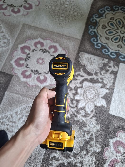 Шуруповерт dewalt