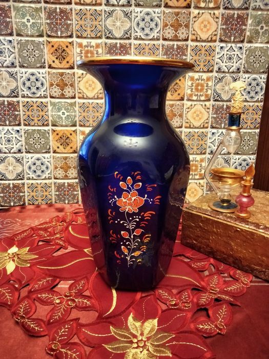 Ваза  синяя интерьерная