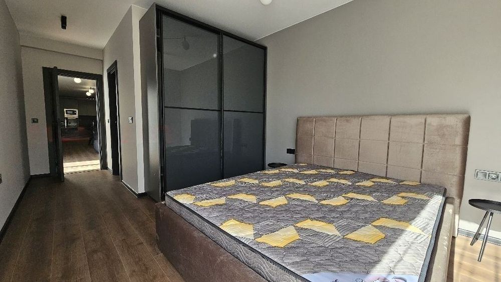 Дава се под наем Тристаен апартамент в София, Студентски град - 120 кв.м за 1145.97 € - Снимка #2