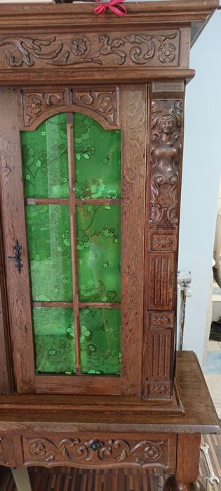 Mobila deosebita ,stare foarte bună comoda+vitrină ,adusa din Belgia,