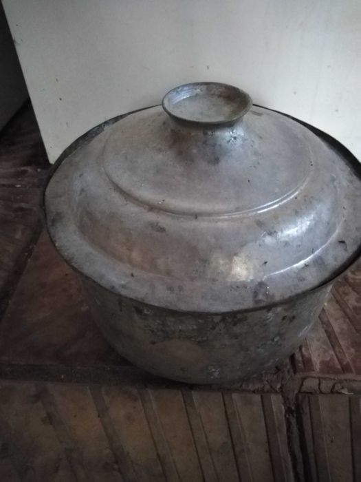 Старина бакърена голяма тенжера с  капак