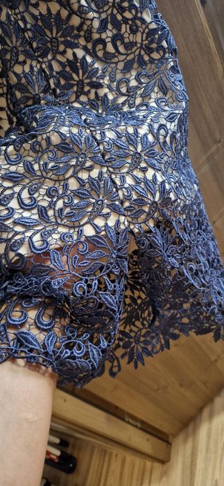 Rochie elegantă din dantelă bleumarin – model midi