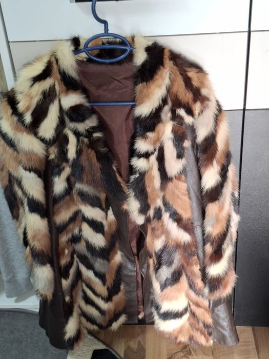 Vând haină de blană