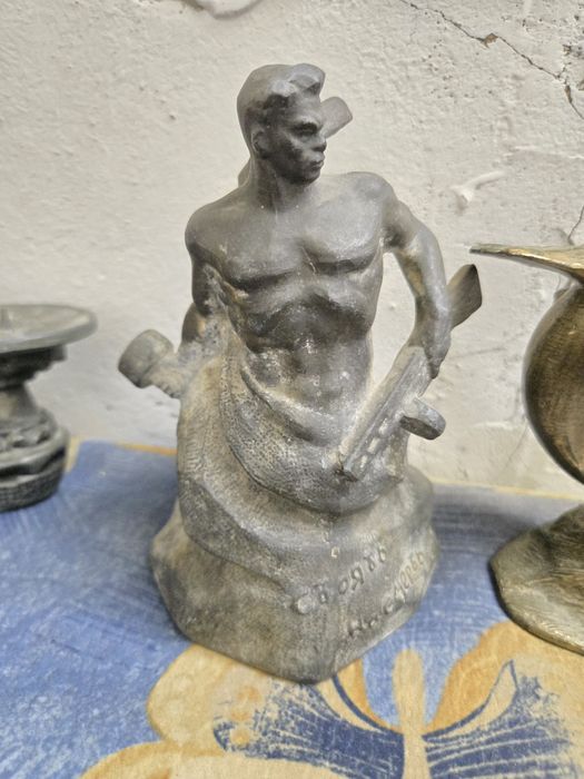 Статуэтки  разные