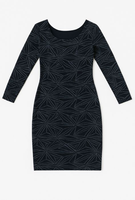Rochie mulată negru/gri cu model geometric – elegantă și modernă