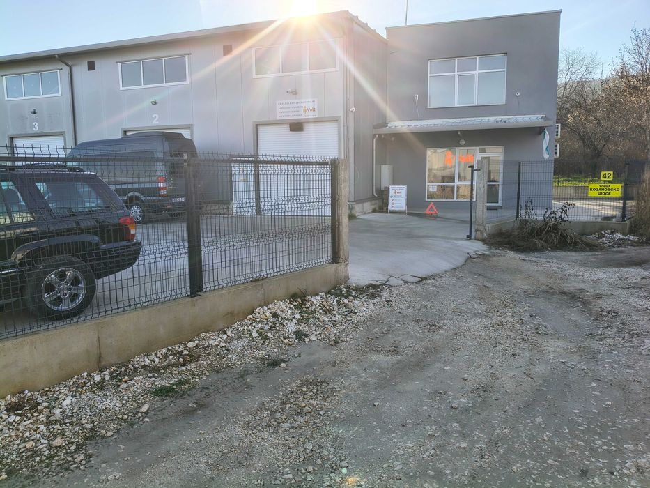 Давам под наем помещение за автосервиз или склад