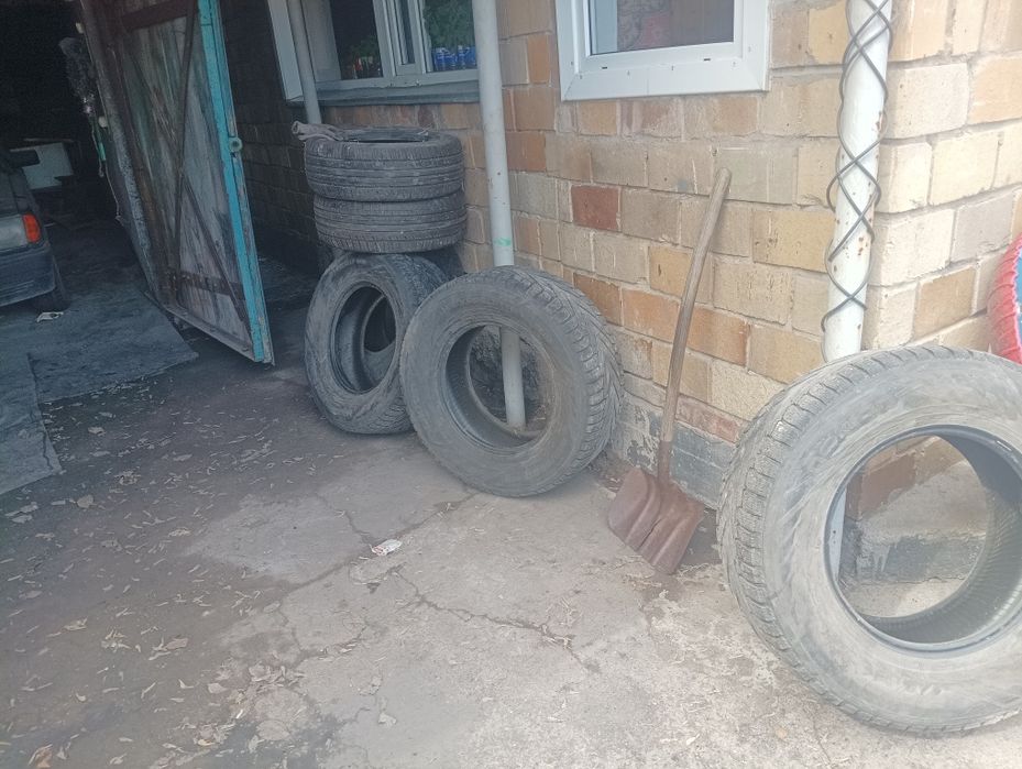 Продам комплект резины