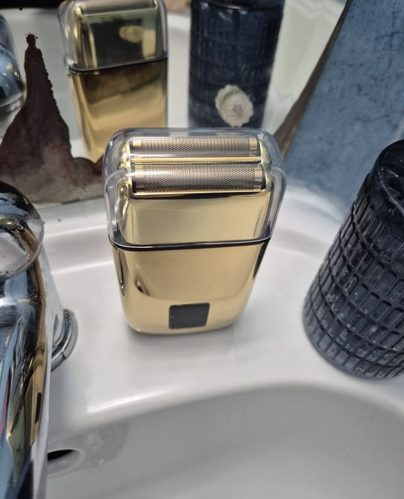 Shaver  profesional auriu si argintiu  nou