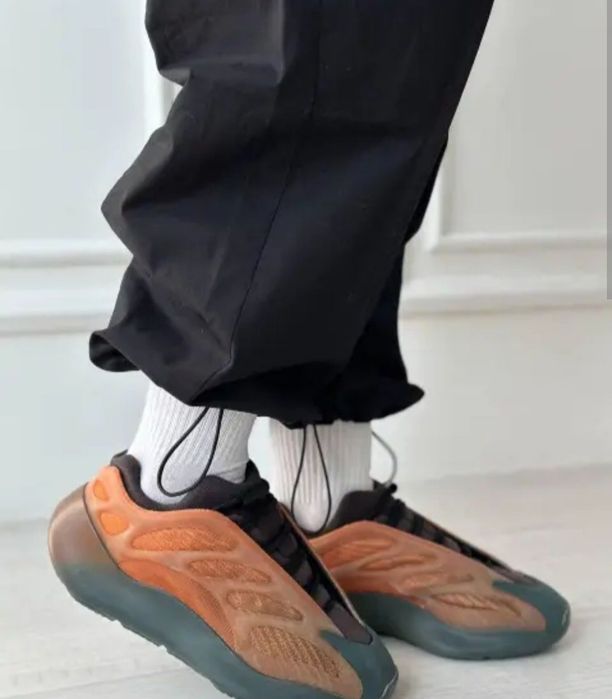 Adidas Yeezy 700 V3 Copper nr 37 1/3,41 1/3, 45 Origiali
