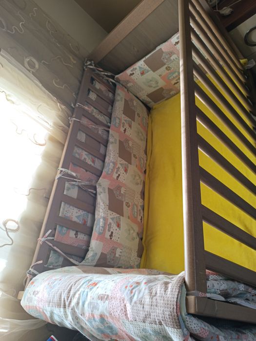 Бебешка кошара и маса(скрин) за повиване