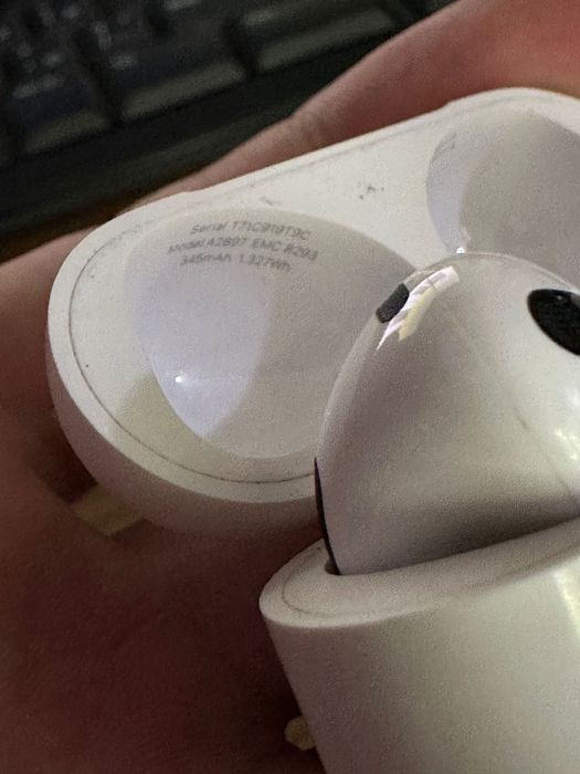 Продам Airpods 3