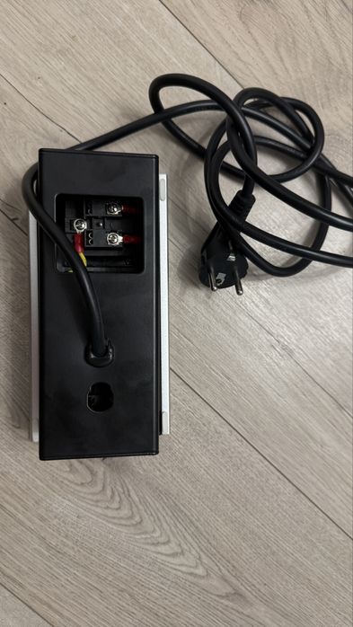 Priza incastrabila in blat cu capac glisant - argintie - 3 iesiri/posturi