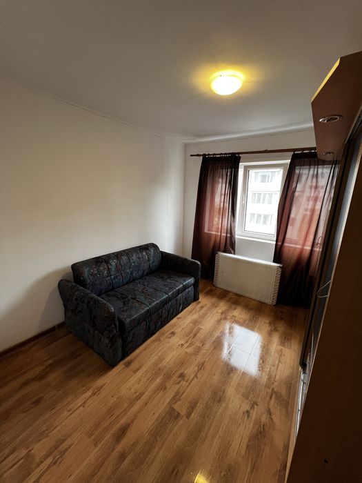 Inchiriez apartament 3 camere semi-decomandat