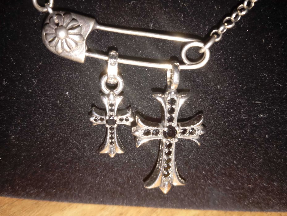 Колие Chrome Hearts - колие с два кръста инкрустирани с черен оникс