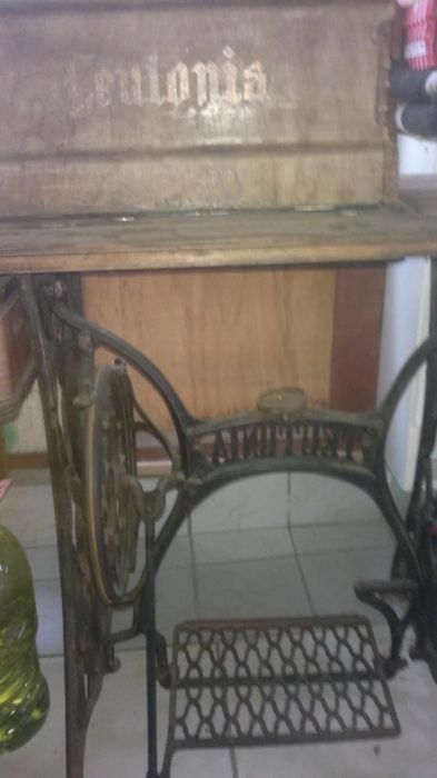 Masina de cusut TEUTONIA