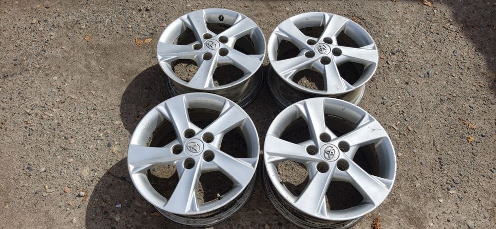 Комплект оригинальных дисков R16. Toyota. Corolla