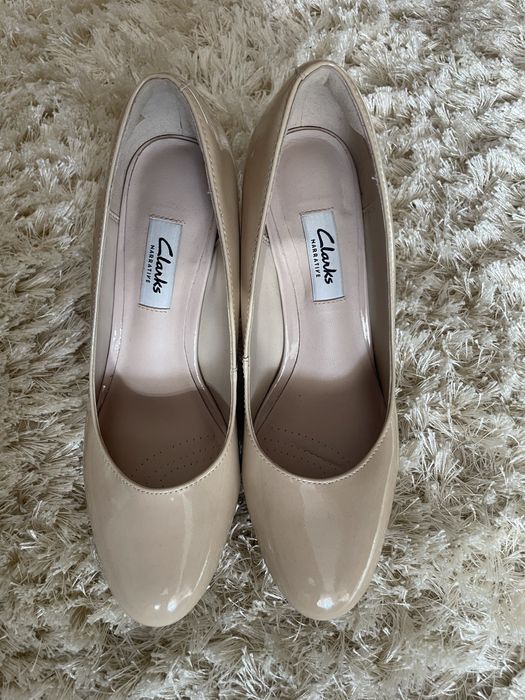 Vand pantofi Clarks din piele culoarea nude
