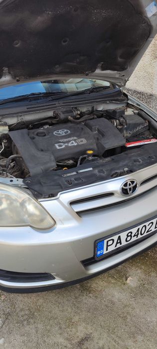 Продавам Тойота Корола