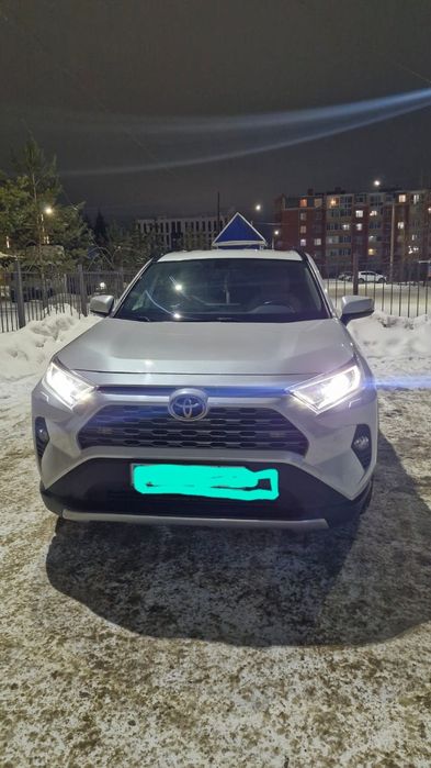 Toyota Rav 4  2л