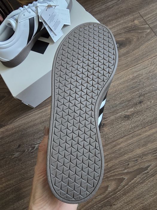 Pantofi Adidas Court Base
