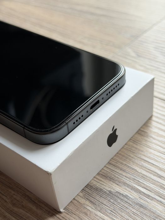 Iphone 15 Pro Max, 512 gb, bat.84%, negru - sticla spate fisurată