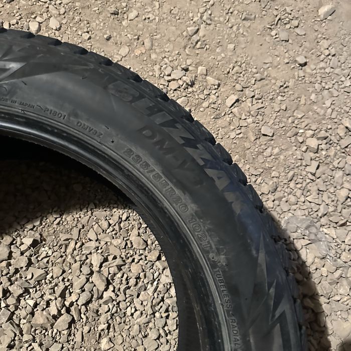 Продам зимние шины 235/55/20