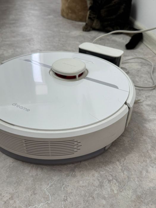 Продам  робот - пылесос. В отличном состояние.