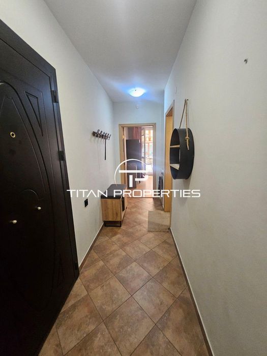 Дава се под наем Двустаен апартамент в Бургас, Център - 70 кв.м за 561 € - Снимка #3