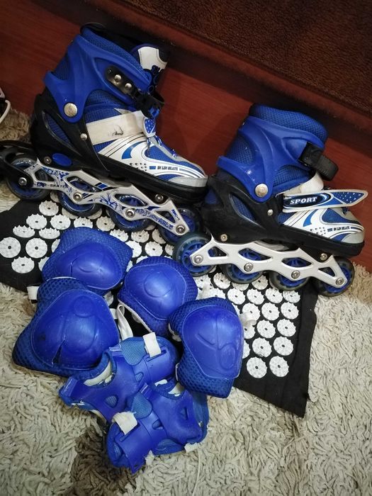 Продам ролики синего цвета