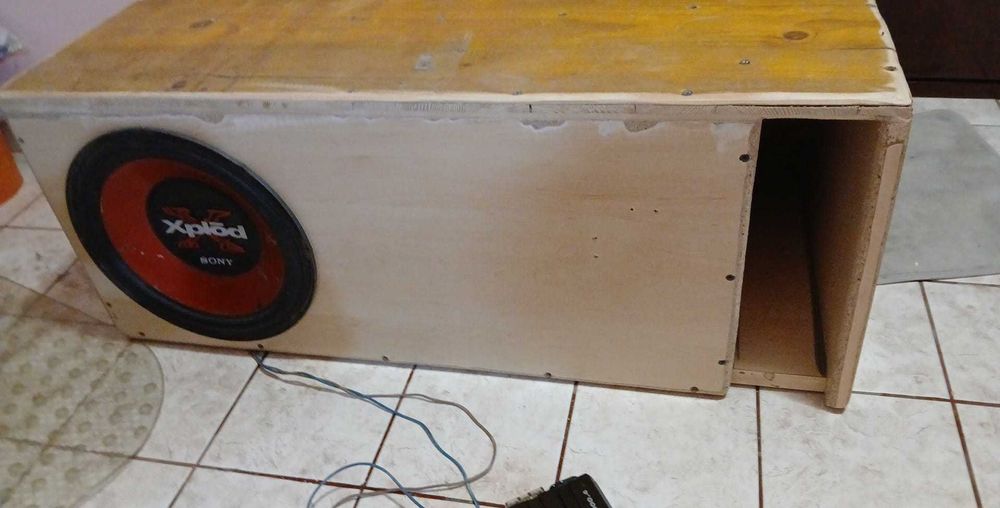 Vand subwoofer cu statie pentru masina