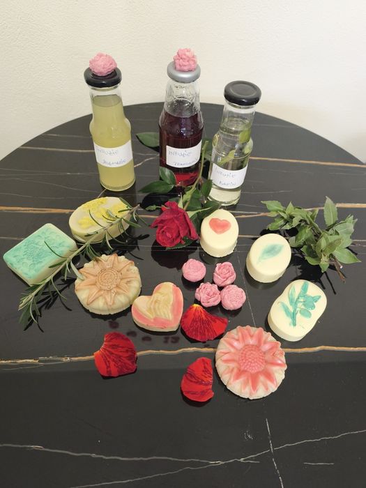 Săpun natural cu ulei măsline și infuzii plante