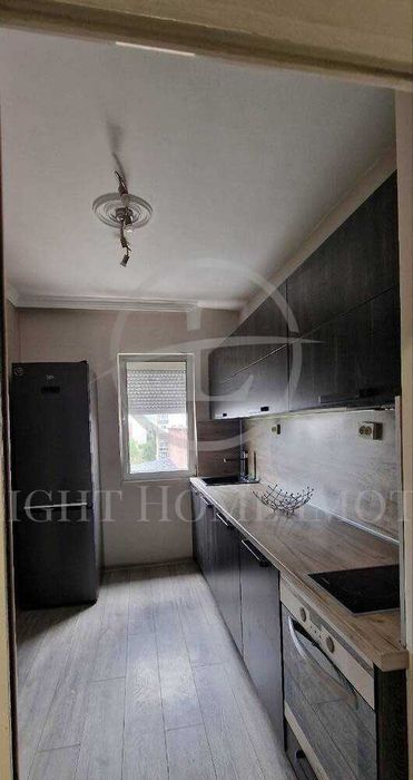 Продава се Тристаен апартамент в Пловдив, Кючук Париж - 68 кв.м за 1995 €/кв.м - Снимка #2