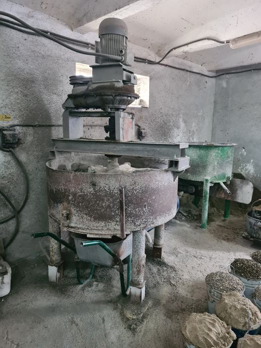 Se vinde echipament pentru producerea placilor de pavaj