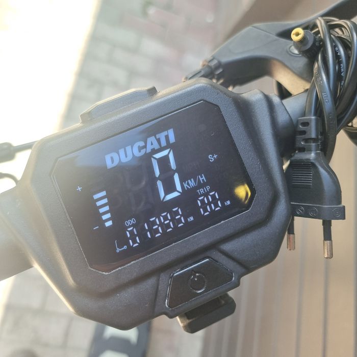 Amanet F28: Trotineta electrica Ducati Scrambler Cross-E